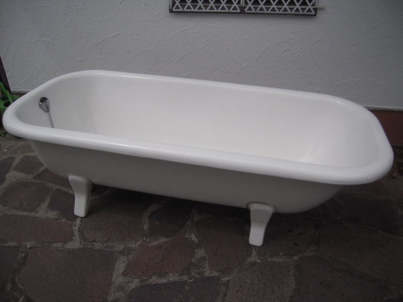 Emaille Badewanne Antik Freistehend  Alte Badewanne Mit Füßen Rar von Badewanne Emaille Freistehend Bild