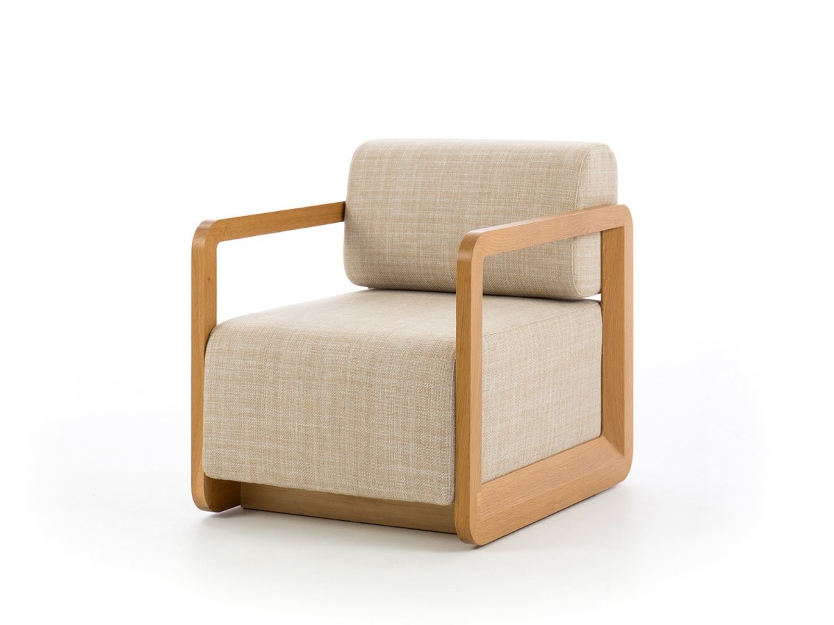 Colette Breiter Sessel Mit Armlehne Aus Holz  Homeplaneur von Wohnzimmer Sessel Mit Armlehne Photo