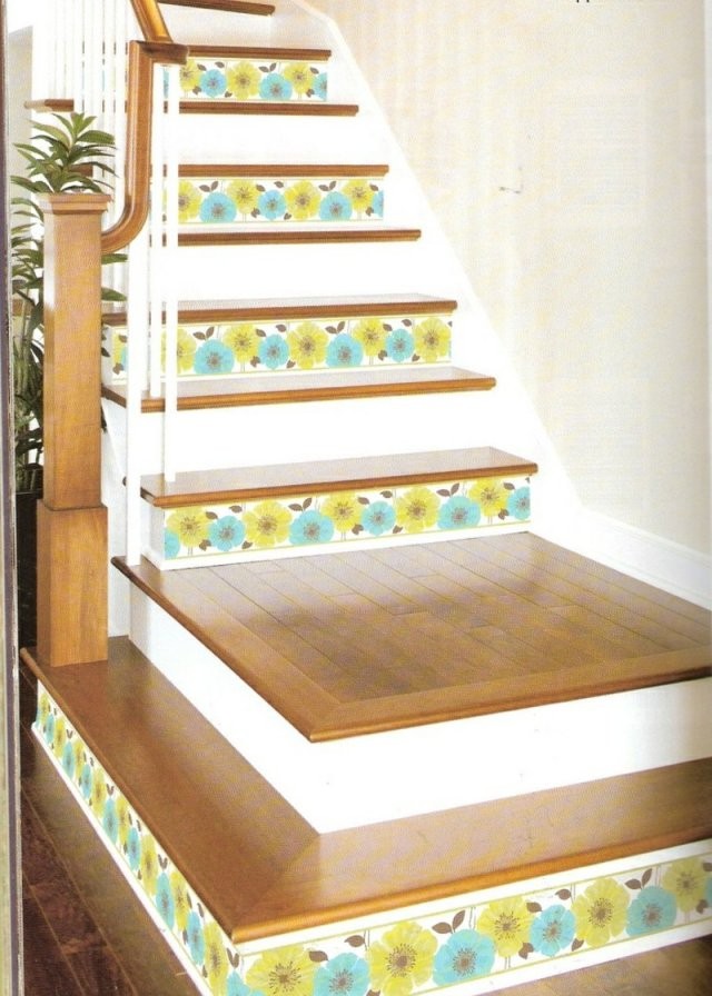 Die Treppe Dekorieren  Ideen Mit Farbe Tapetenresten  Wandsticker von Treppe Streichen Welche Farbe Bild