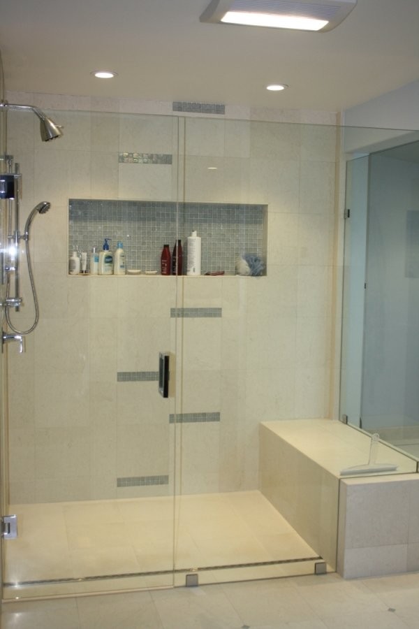 Ebenerdige Dusche In 55 Attraktiven Modernen Badezimmern von Begehbare Dusche Mit Sitzbank Bild