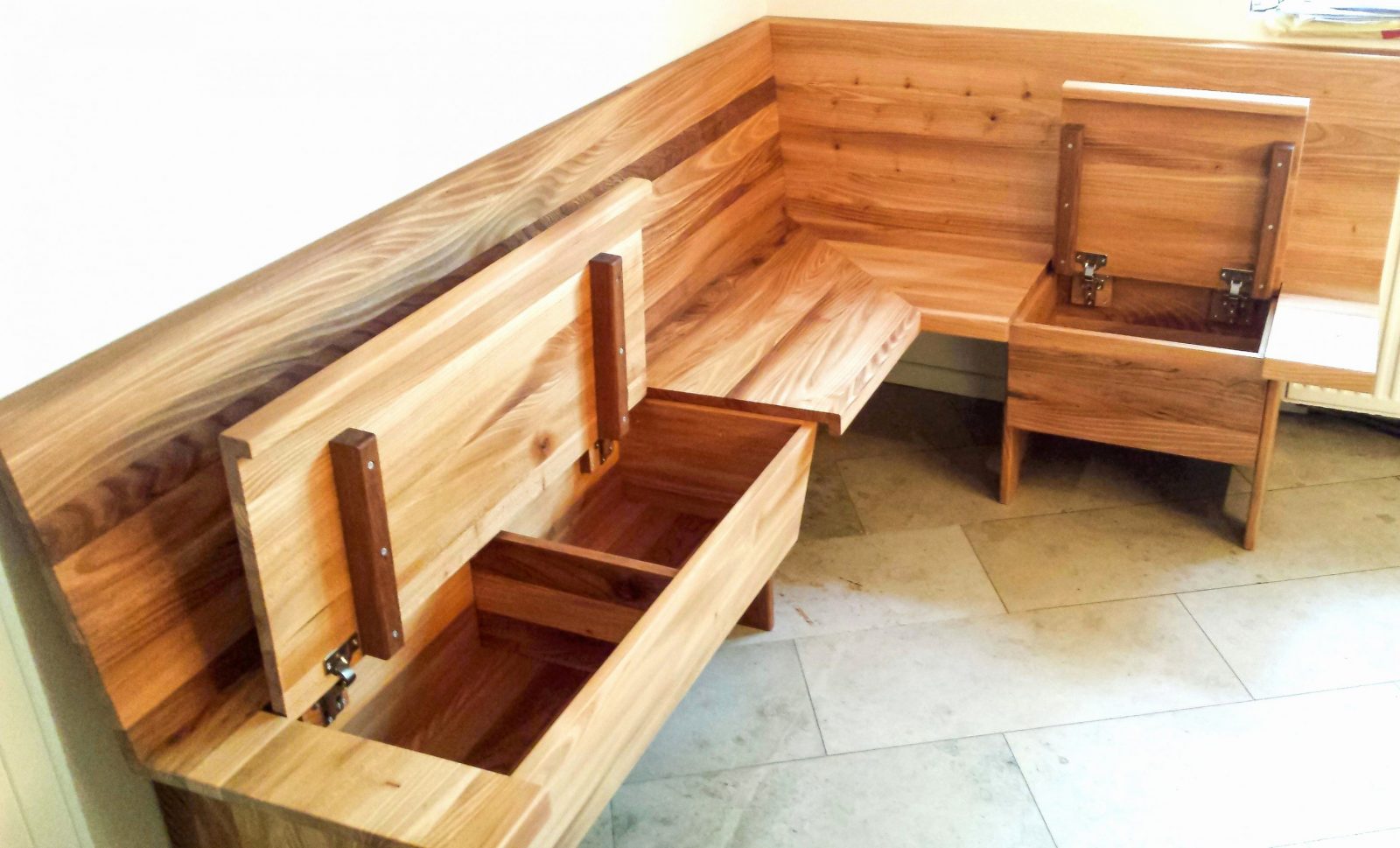деревянные угловые скамьи для кухни