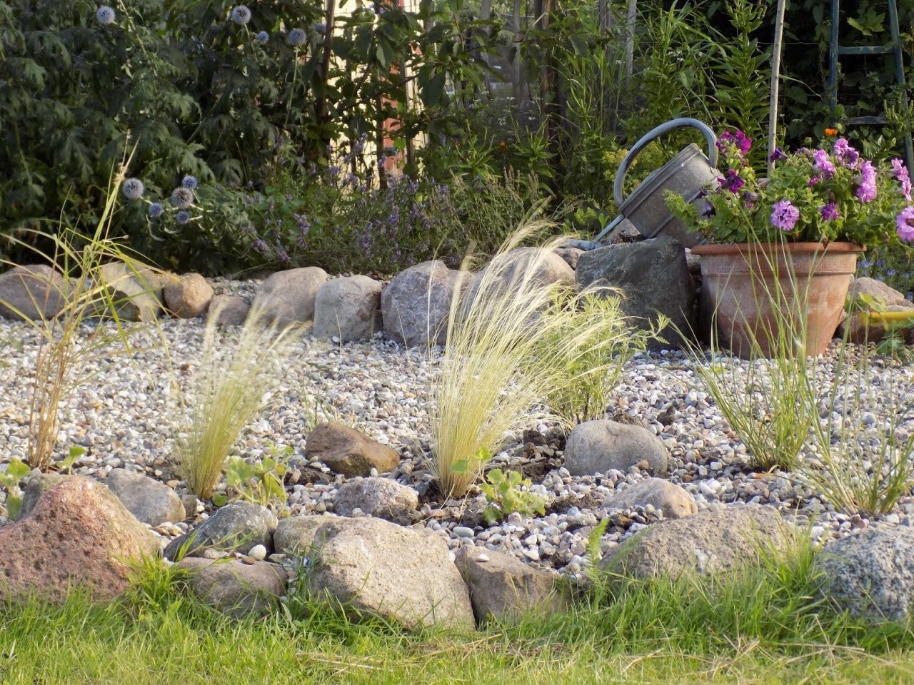 Gartengestaltung Mit Steinen Und Gräsern – Wohn Design Konzept Von von Gartengestaltung Mit Steinen Und Gräsern Photo