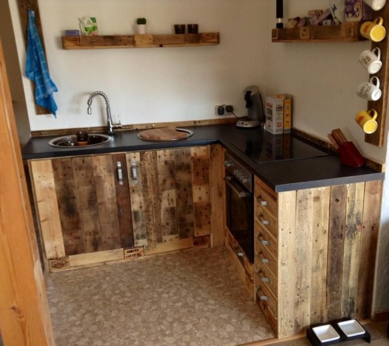 Küchenmöbel Aus Aufbereiteten Europaletten von Rustikale Küche Selber Bauen Bild