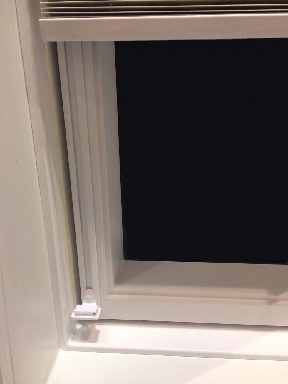 Plissee Ohne Bohren Für Dachfenster  Rollomeister von Roto Dachfenster Plissee Ohne Bohren Bild
