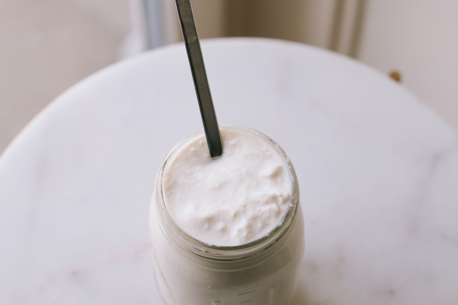 So Machst Du Einfach Veganen Joghurt Selber  2 Varianten von Joghurt Selber Machen Ohne Maschine Bild