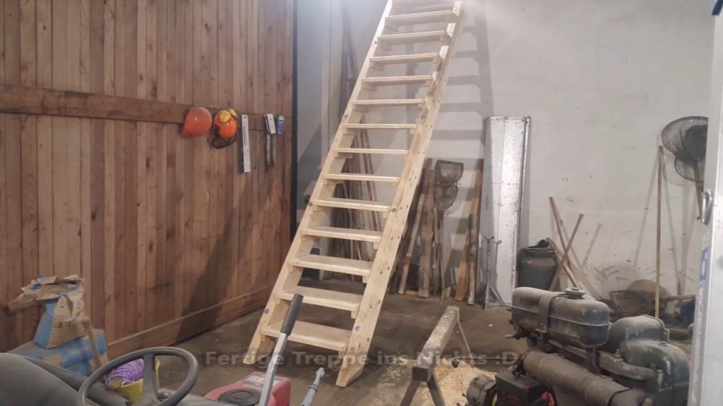 Stabile Holztreppe Selbst Bauen  Youtube von Kleine Holztreppe Selber Bauen Bild