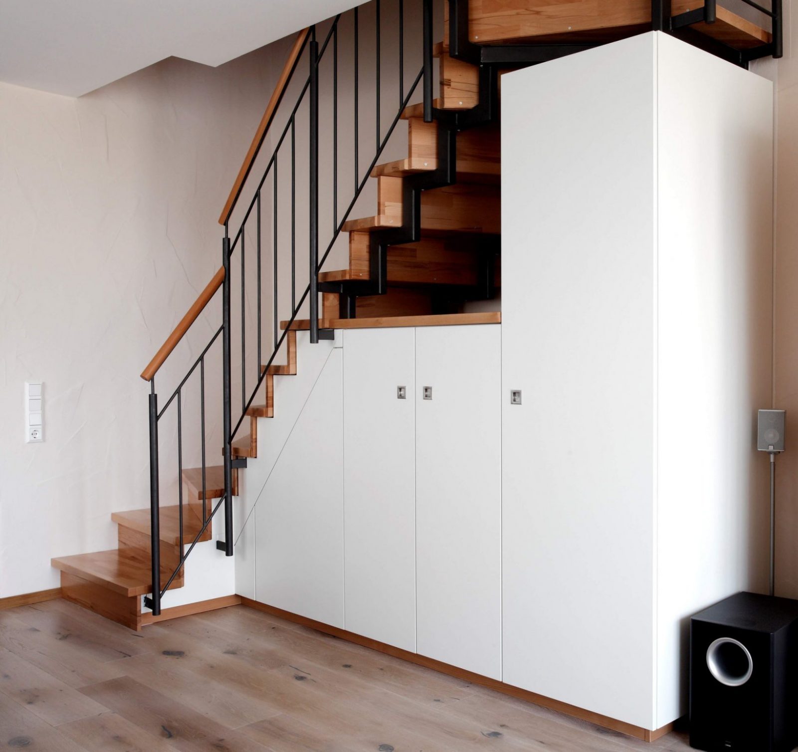 Stauraum Unter Treppe  Schreinerei  Holzdesign Rapp Geisingen von Schrank Unter Der Treppe Bild