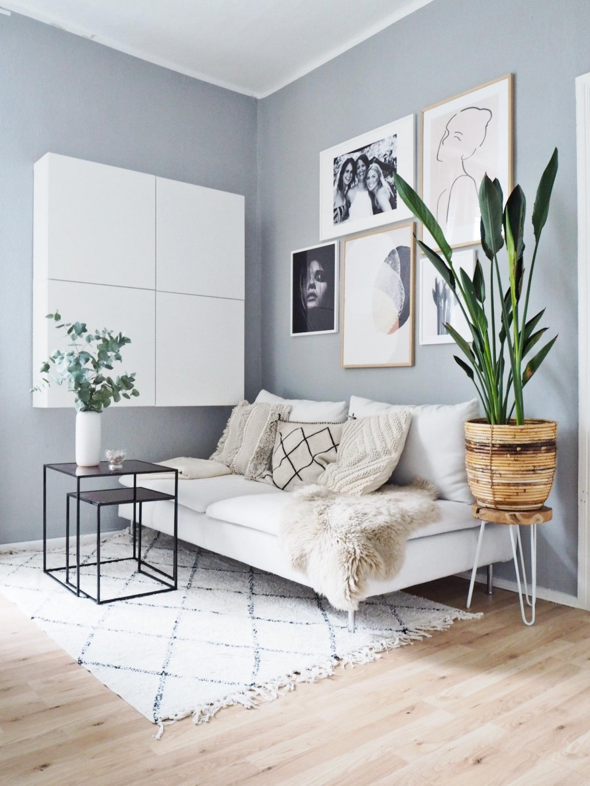 Bilderwandideen Inspiration Bei Couch von Bilderwand Gestalten Wohnzimmer Photo