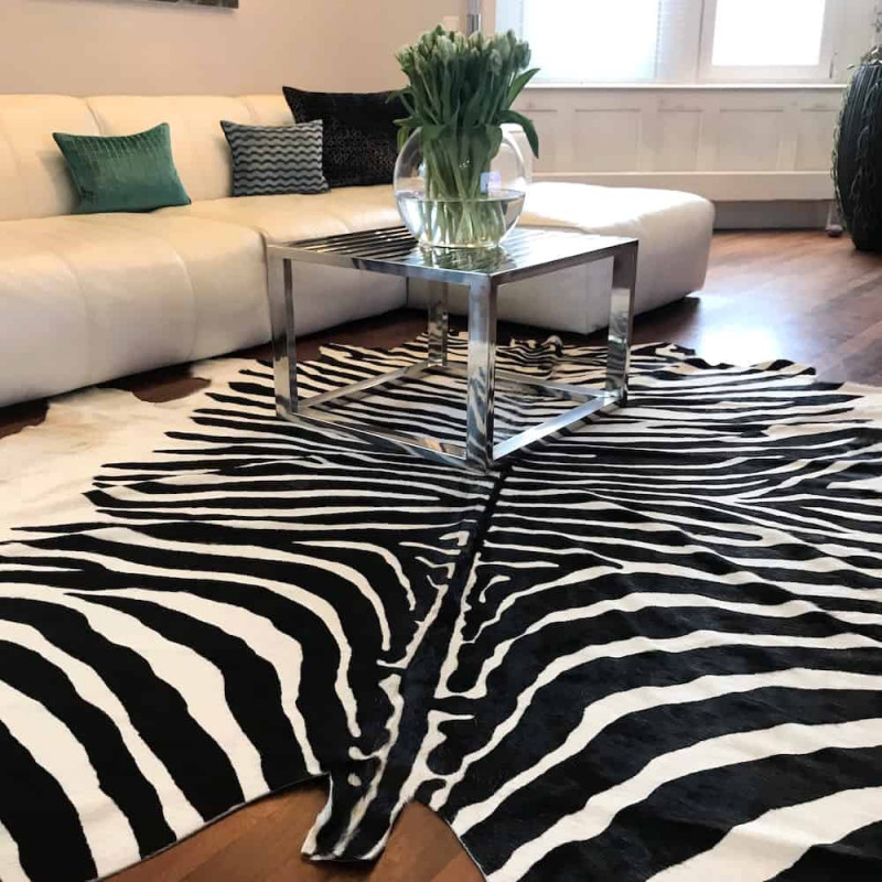 Kuhfell Teppich Zebra Naturel von Wohnzimmer Mit Kuhfell Teppich Bild