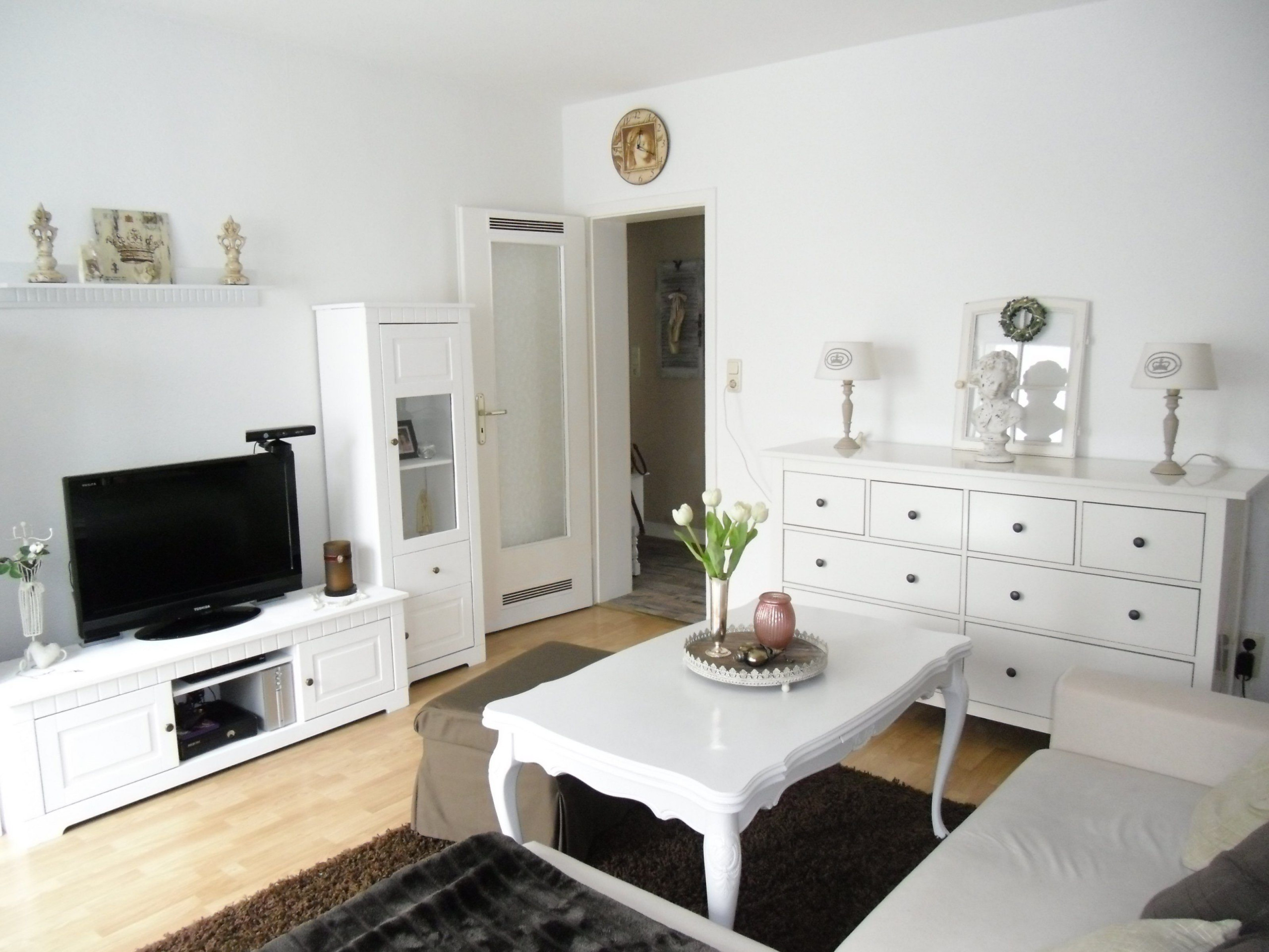 Mini Wohnzimmer Einrichten  White Living Room Set Living von Mini Wohnzimmer Einrichten Bild