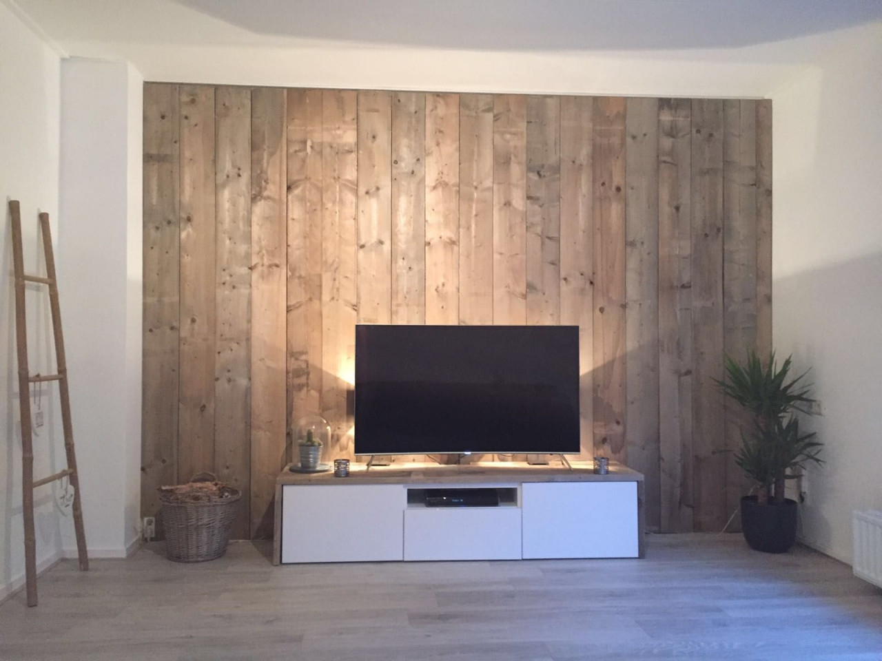 Tv Wall  Einrichtungsideen Wohnzimmer Holz Holzwand von Wohnzimmer Holz Ideen Bild