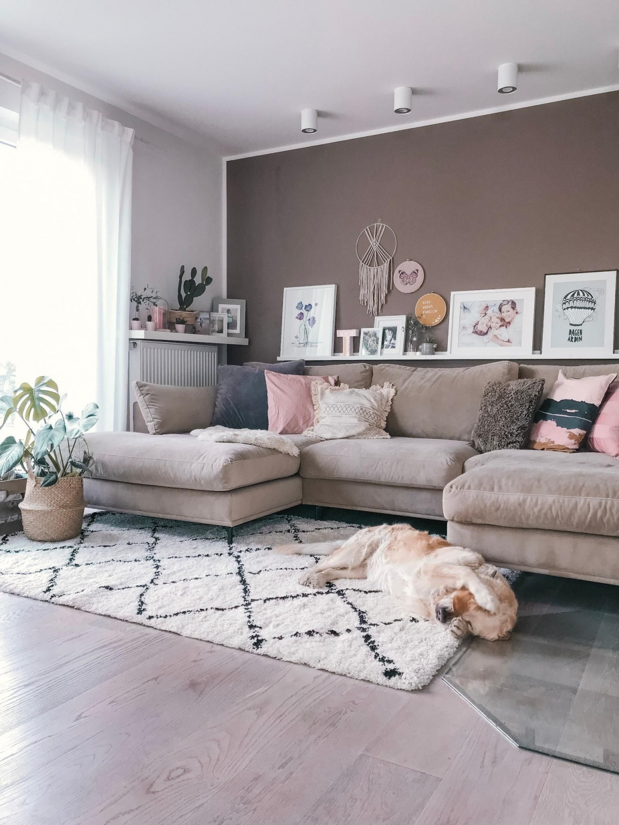 Unsere „Boho“ Wohnzimmerecke Mit Der Großen  Gemütl von Wohnzimmer Deko Über Couch Bild